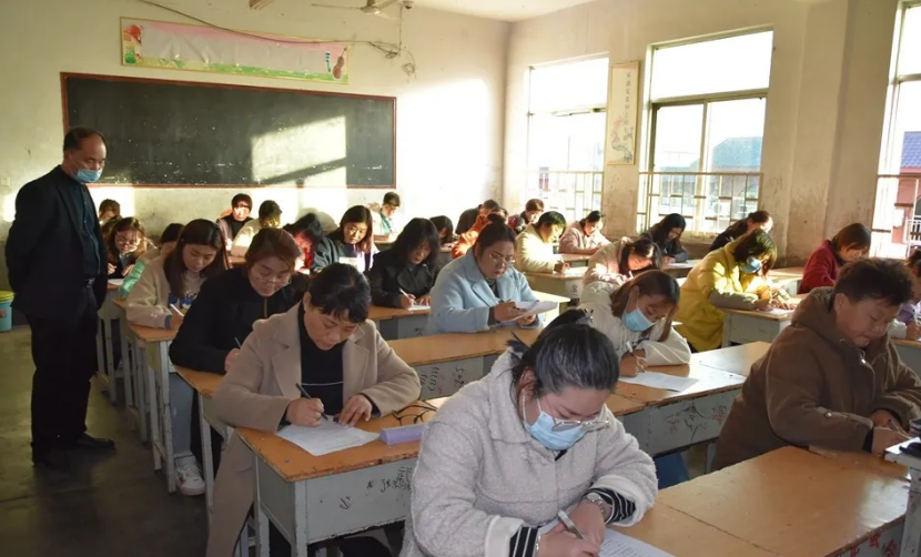 少林小龙武校文教部组织教师进行素质提升学习培训知识考试