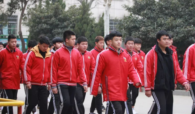 河南嵩山小龙少林学校习武一年的学费多少钱