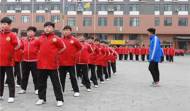 去读了嵩山小龙少林武术学校还能正常考大学吗？