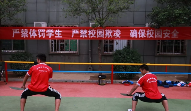 登封嵩山小龙少林武校学费一年是多少钱？哪家更实惠？