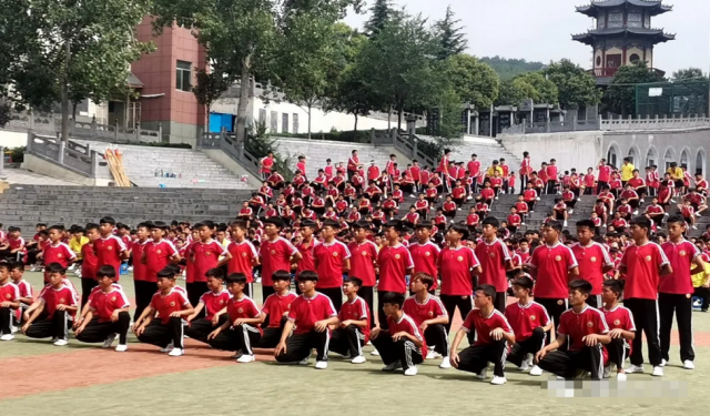 河南嵩山小龙少林武术学校一年学费是多少钱？2022收费标准