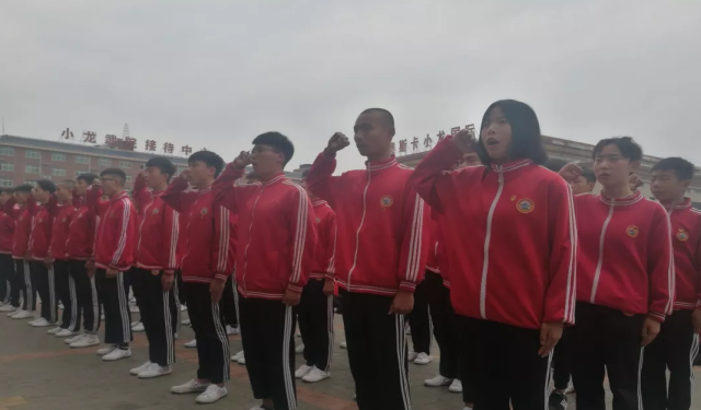 在登封嵩山小龙少林武校学武术要花多少钱？要学多久呢？