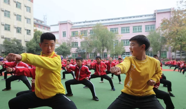 河南嵩山小龙少林武校全年学费是多少？学武术一年大概多少钱？
