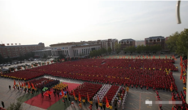 河南少林武术学校招生收年龄小的孩子吗？家长可以陪读吗？