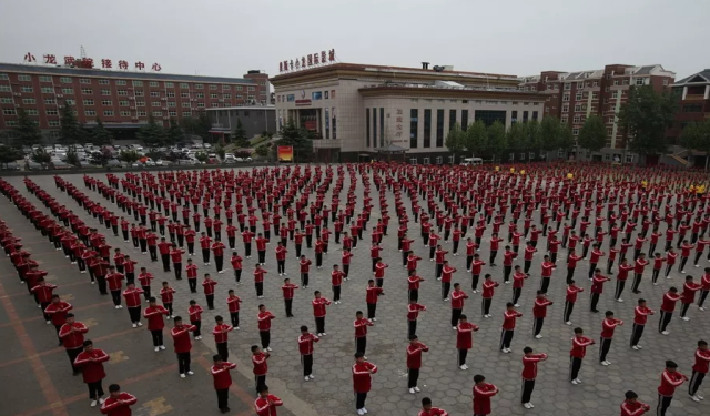 在哪里可以学正宗少林武术？河南登封少林学校一年学费多少钱？