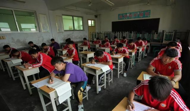 登封少林武校学生学费多少一年？学生入学必须住校吗？
