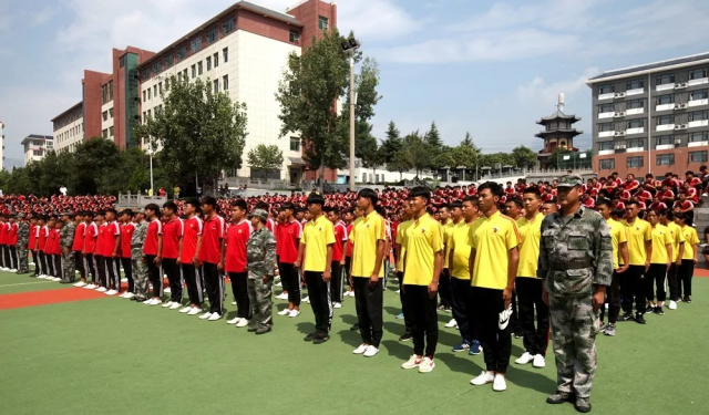 哪里有文武兼修的学校？河南少林武校文武兼修多少钱一年？