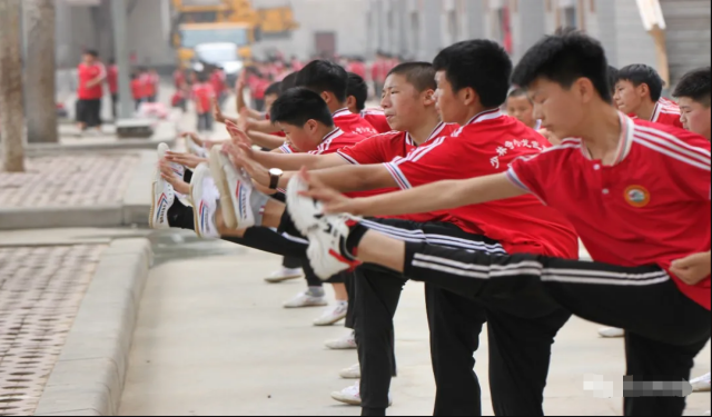 嵩山少林小龙武校是正规武术学校吗？