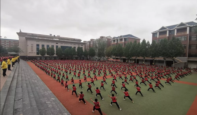 河南嵩山少林武校学费怎么交？一年要交多少钱的学费？