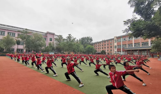 嵩山少林武术学校学费一年多少钱？需要一年一交吗？