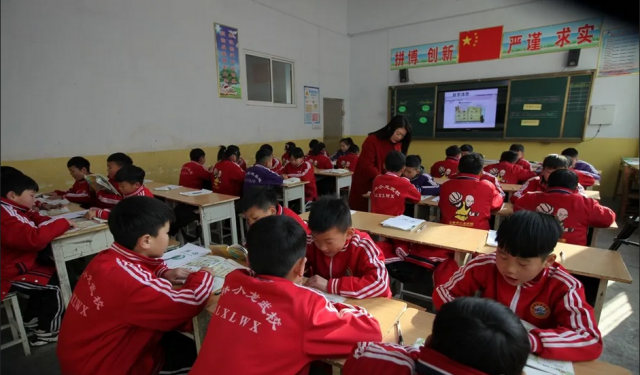 郑州文武学校文化课程跟外面同步吗？