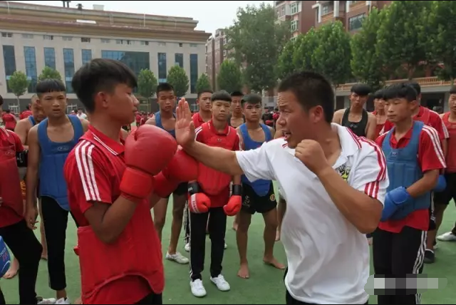 河南登封嵩山少林武校学费怎么收？学习武术去哪里学比较好？