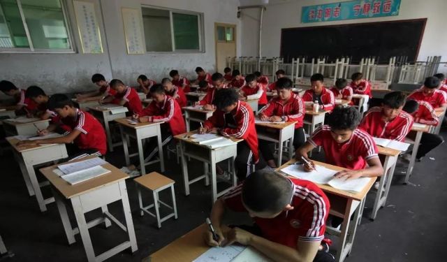 少林小龙武术学校学费一年要交多少？所有学生收费一样吗？