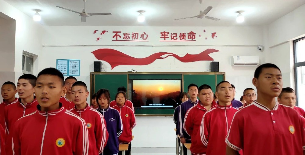 少林小龙武校团委开展“五四”青年节纪念活动