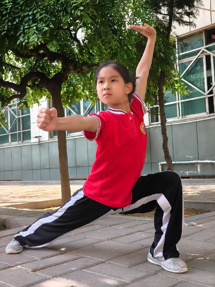 河南少林小龙武校女生部学员颜幸玮的“武”彩年华