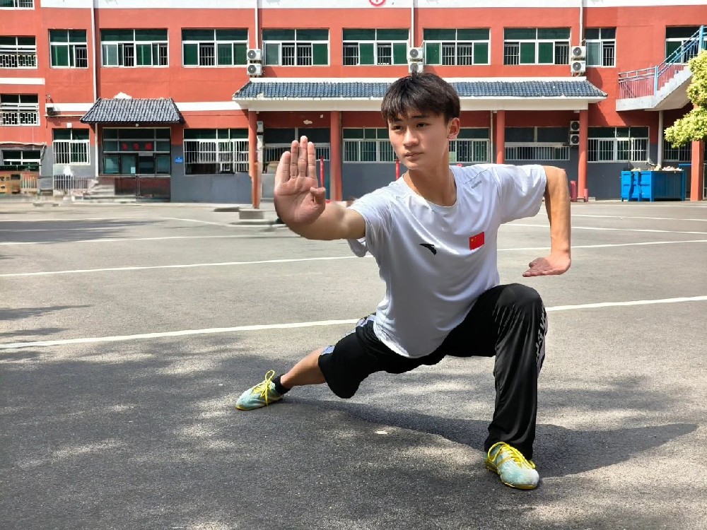少林小龙武校表演部学生张南旭：以武为翼 逐梦前行