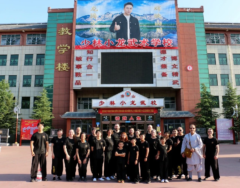 20余名美国武术爱好者齐聚少林小龙武校 开启少林功夫研学之旅