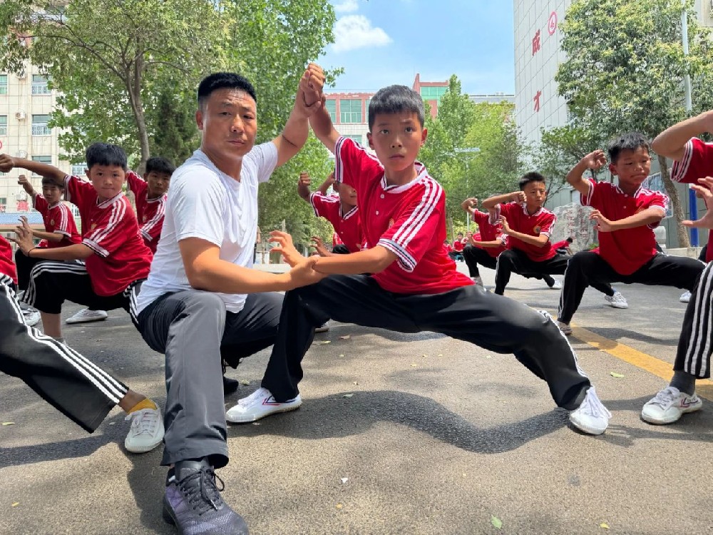 汗水铸武梦，拼搏诠青春——小龙武校高托套路三部学子全力备战第76届校运会