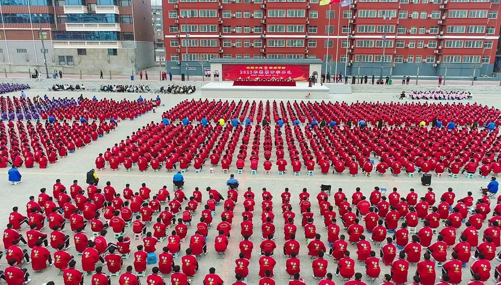 嵩山少林小龙武术学校致力于培养文武双全的人才