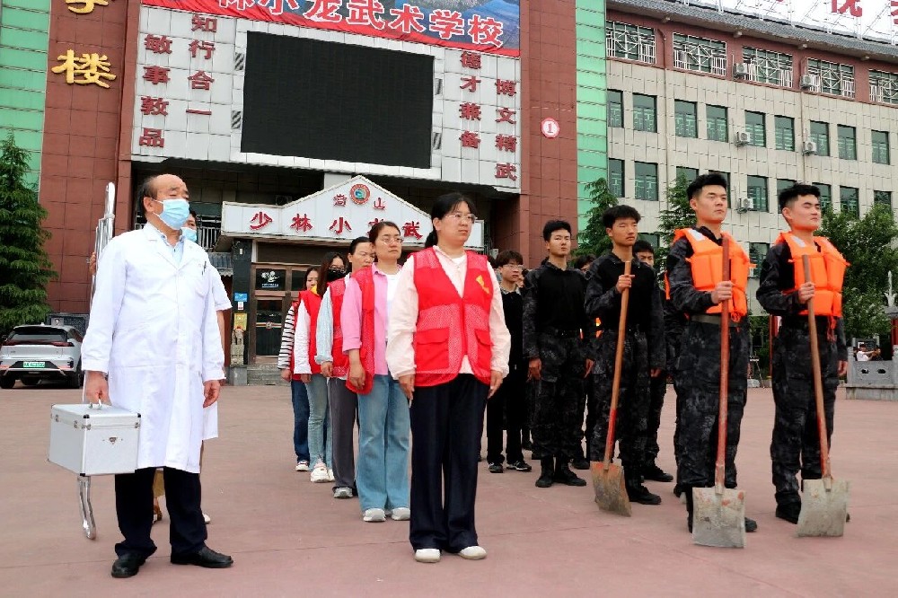 以练备汛 筑牢防线｜少林小龙武校开展防汛应急演练