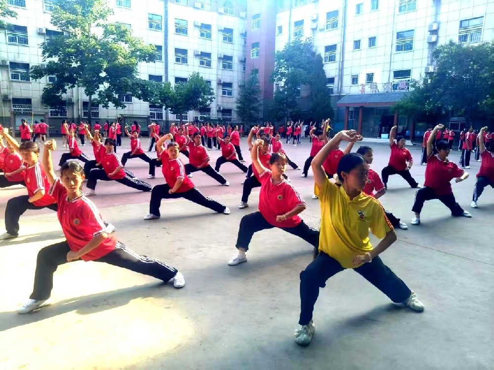 河南少林小龙武校武教全托女生部秣马厉兵迎盛会 巾帼少年绽芳华