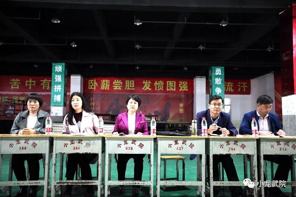 少林小龙武院专业课教师吴鹏接受郑州市教体局优质课评选小组评选