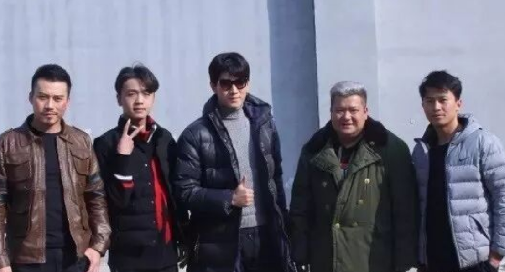嵩山少林小龙武院13名师生参加拍摄《时间遗墓》电影