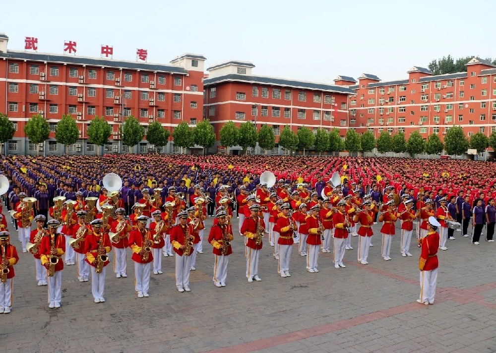 嵩山少林小龙武校举行致敬中国航天事业七十周年主题升旗仪式